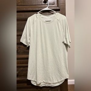 Lululemon Men’s Shirt size large